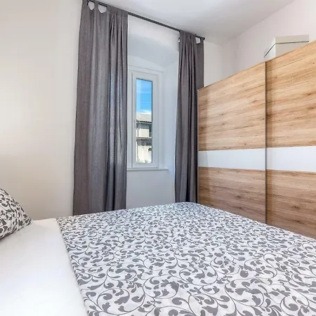 Phanas Apartment