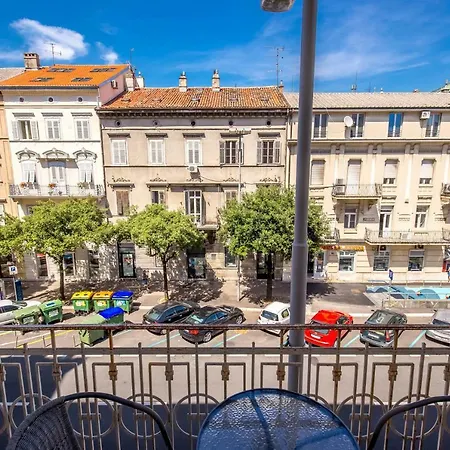 Apartment Phanas *
