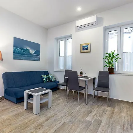 Apartment Phanas *
