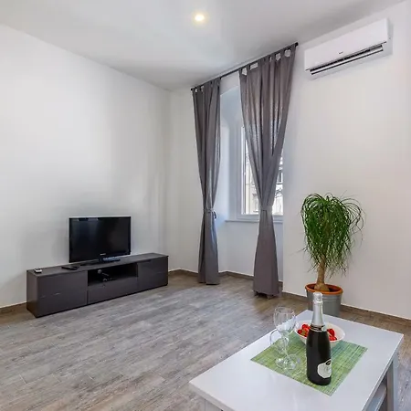 Apartment Phanas